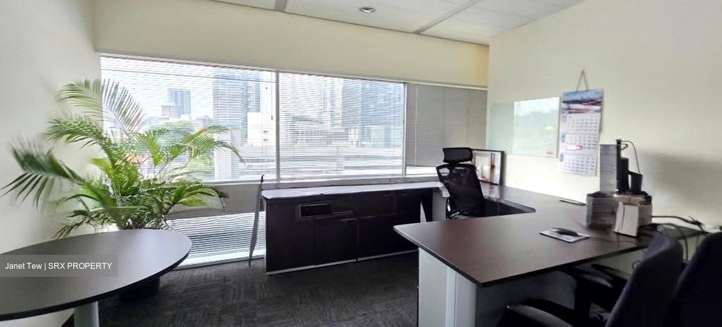Gateway East (D7), Office #618724961